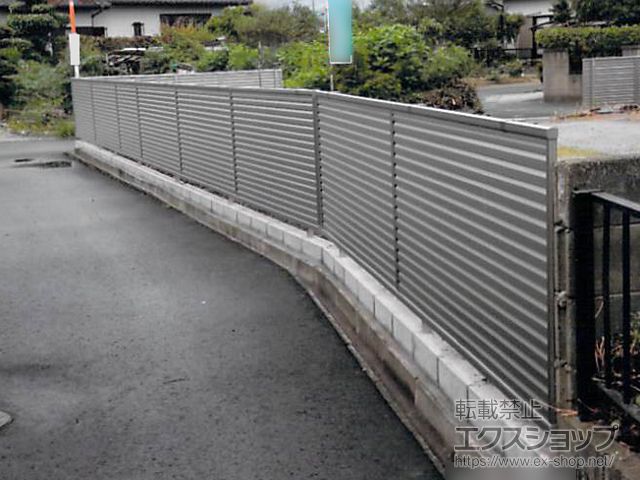 大分県中津市ののフェンス・柵 ミエーネフェンス 目隠しルーバータイプ 自由柱 施工例