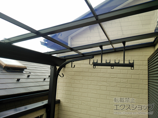 神奈川県横浜市のLIXIL リクシル（トステム）のバルコニー・ベランダ屋根 パワーアルファ F型 1500 屋根タイプ 単体 積雪〜50cm対応 施工例