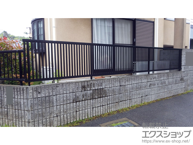 神奈川県藤沢市ののフェンス・柵 プレスタフェンス 4型 太たて桟 フリーポールタイプ 施工例