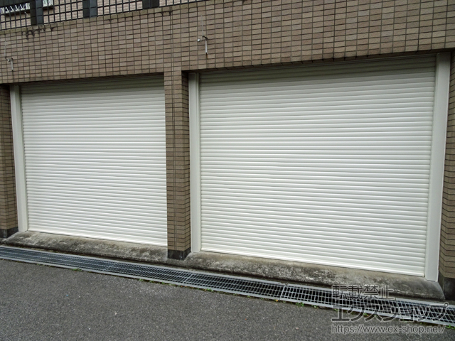 千葉県佐倉市のLIXIL リクシル（トステム）のガレージシャッター ガレージシャッタークワトロ 電動式 内部付タイプ 施工例