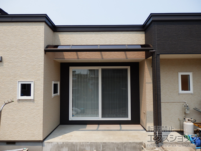 青森県青森市ののテラス屋根 スピーネ R型 1500 テラスタイプ 単体 積雪〜50cm対応※両袖仕様 施工例