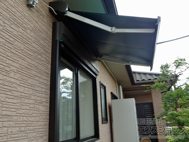 茨城県結城郡八千代町のLIXIL リクシル（トステム）のオーニング・日よけ 彩風 あやかぜ C型 電動式（リモコン式） 施工例