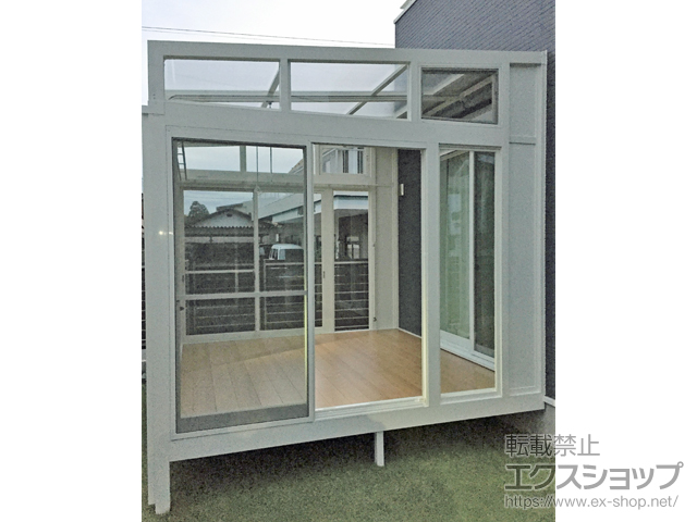 栃木県宇都宮市のLIXIL リクシル（トステム）のテラス囲い・サンルーム ルームトラス フロア納まり 角タイプ 積雪〜20cm対応 施工例
