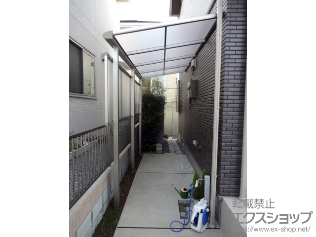 長崎県西彼杵郡長与町ののテラス屋根 プレシオステラス F型 テラスタイプ 単体 積雪〜20cm対応＋前面パネル 施工例