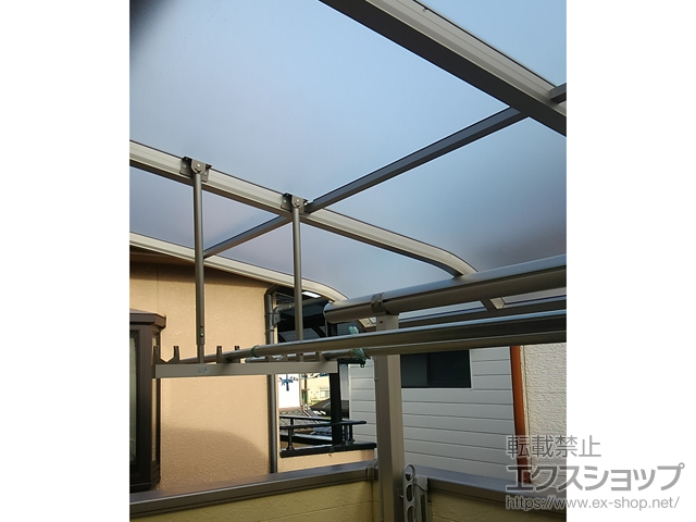 奈良県奈良市ののバルコニー・ベランダ屋根 プレシオステラス R型 屋根タイプ 単体 積雪〜20cm対応＋プレシオステラス用 吊り下げ式物干し 施工例