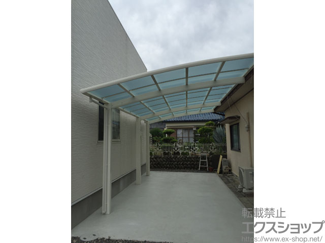 三重県志摩市ののカーポート レイナポートグラン 延長　積雪〜20cm対応＋ レイナポートグラン 水平式物干し（カーポート柱用）ロング 2本入×1セット 施工例