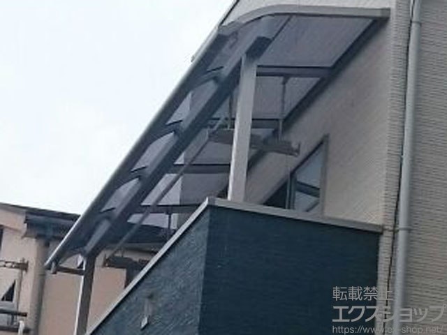 埼玉県朝霞市ののバルコニー・ベランダ屋根 スピーネ R型 屋根タイプ 単体 積雪〜20cm対応+スピーネ用吊り下げ物干しＡセット 標準2本入り×1セット 施工例