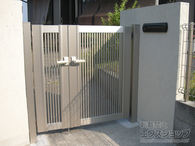 鹿児島県霧島市のの門扉 エクスライン門扉2型 両開き親子　門柱使用 施工例