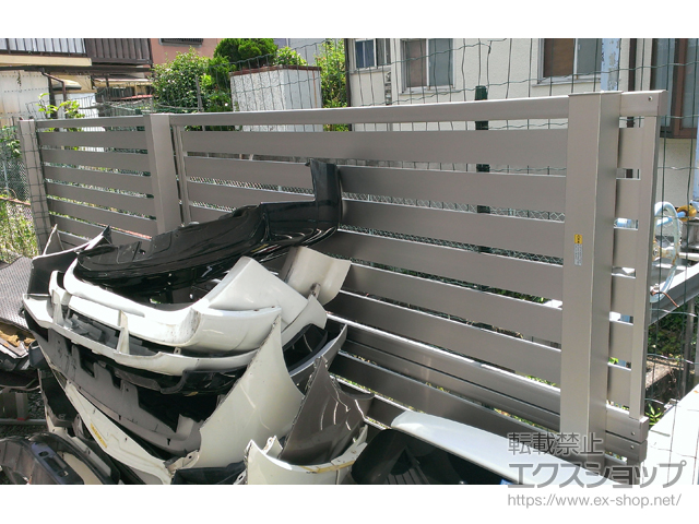 大阪府門真市ののフェンス・柵 エクスラインフェンス23型 横半目隠し 2段支柱＜自立建て用＞ 施工例