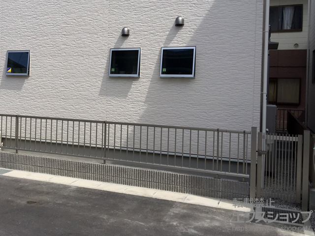 愛知県豊橋市のの門扉 レスティン門扉 11型 片開き　門柱使用 施工例