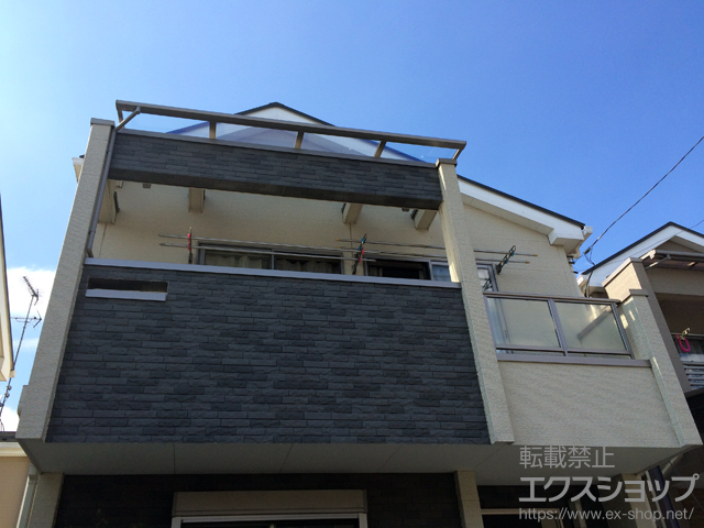 埼玉県川口市ののバルコニー・ベランダ屋根 スピーネ F型 屋根タイプ 単体 積雪〜20cm対応＋壁付け物干し【K-Y902-PBCA】 施工例