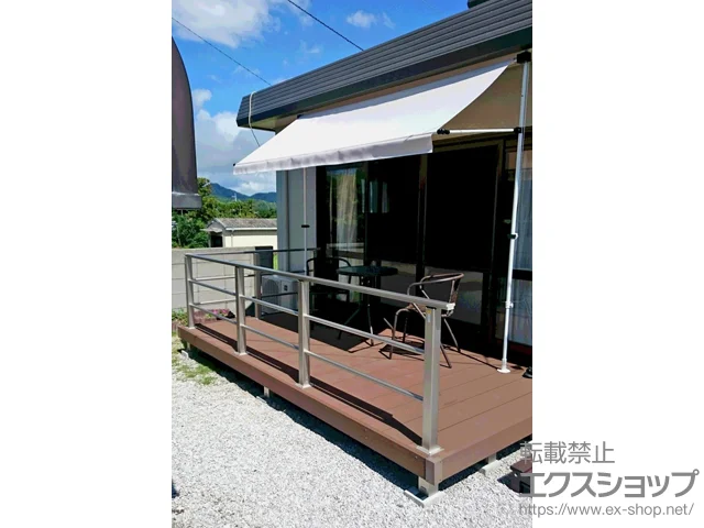 高知県南国市のYKKAPのウッドデッキ リウッドデッキ 200＋ルシアスデッキフェンスB03型＜横格子2本タイプ＞ 施工例