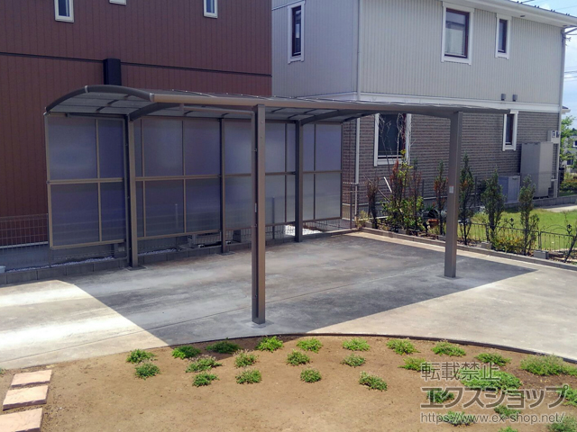 千葉県市原市ののカーポート ネスカR (ラウンドスタイル) ワイド 積雪〜20cm対応＋サイドパネル（片側/2段） 施工例