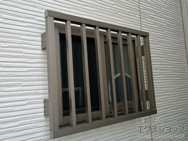 千葉県八千代市のLIXIL リクシル（トステム）の面格子・窓格子 【特注】高強度面格子 縦格子 施工例