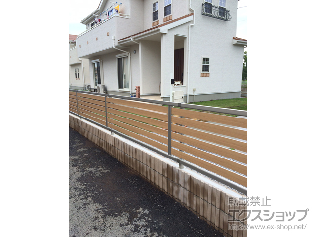 栃木県小山市ののフェンス・柵 ルシアスフェンスF04型 横半目隠し 自由柱 施工例