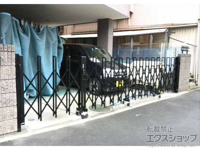 神奈川県川崎市ののカーゲート トリップゲート RB型 ノンレール 両開き親子 54WO（13S+41M） 施工例