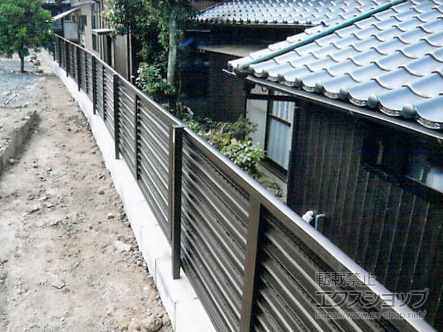 山口県光市ののフェンス・柵 ミエーネフェンス 目隠しルーバータイプ 自由柱施工 施工例