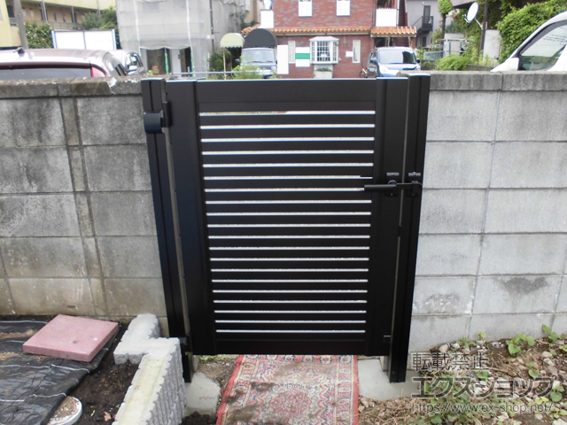 埼玉県草加市のの門扉 エクスライン門扉5型 片開き 門柱使用 施工例