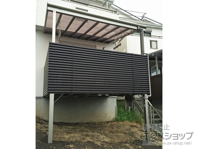 神奈川県横浜市のLIXIL リクシル（トステム）のバルコニー ビューステージHスタイル 横格子ルーバー 単体 柱建て式 施工例