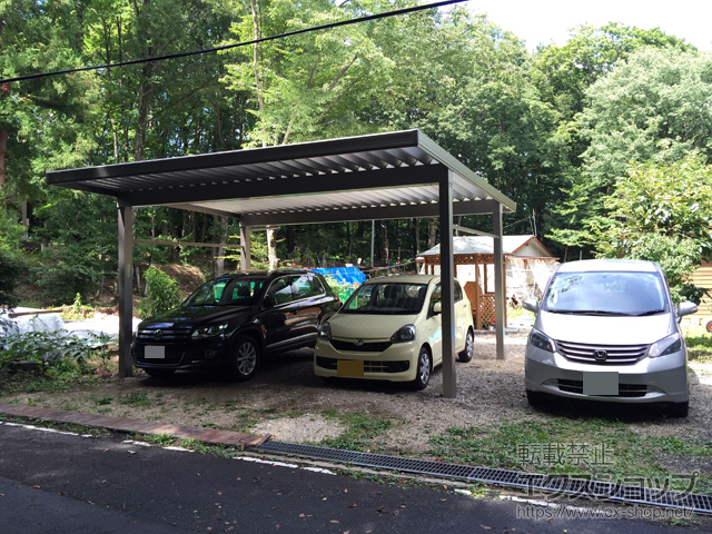 栃木県那須塩原市のLIXIL リクシル（トステム）のカーポート テリオスポートIII 3000 2台用 角柱4本仕様 積雪〜100cm対応 施工例