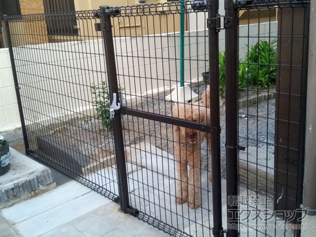 福岡県久留米市ののフェンス・柵 イーネットフェンス2M型 間仕切り柱施工 施工例