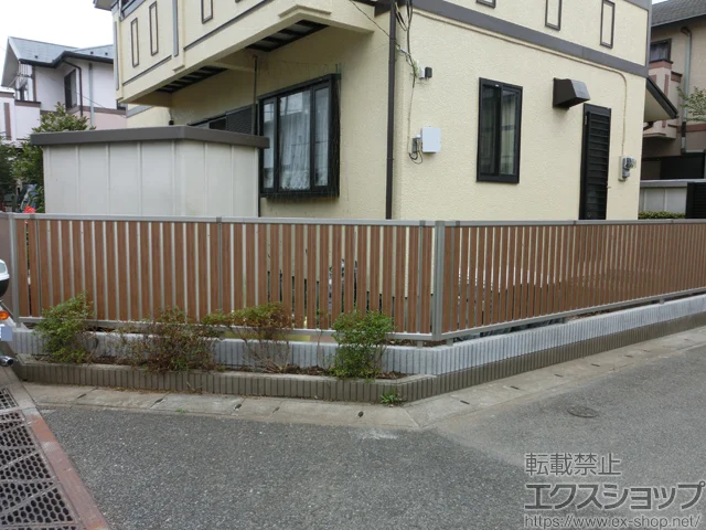 千葉県八千代市のYKKAPのフェンス・柵・塀 ルシアスフェンスF03型 たて半目隠し 自由柱 施工例