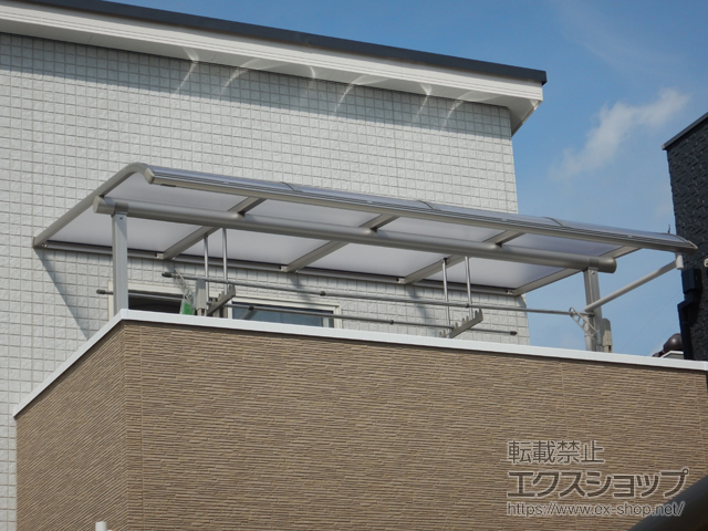埼玉県さいたま市ののバルコニー・ベランダ屋根 プレシオステラス R型 屋根タイプ 単体 積雪〜20cm対応 施工例