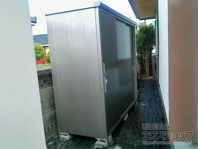 愛知県豊川市のの物置・屋外倉庫 エスモ 一般型 2100×900×1959 ESD-2109AGL-SI 施工例