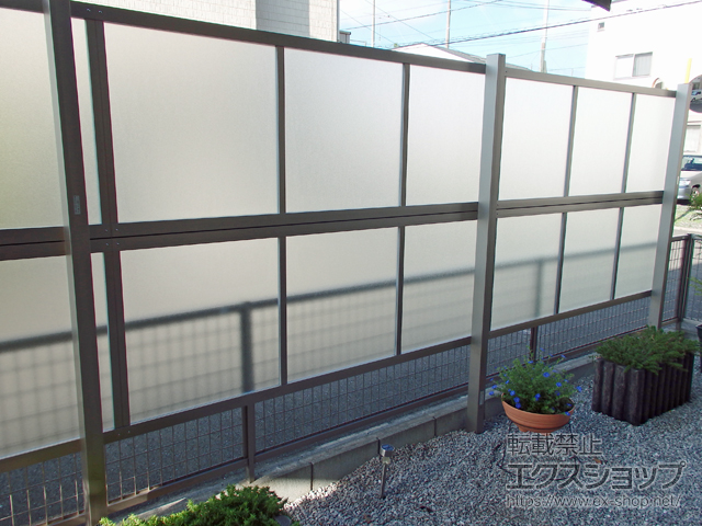 東京都東大和市ののフェンス・柵 ライシスフェンス P型 ポリカーボネート アルミ多段柱使用 施工例