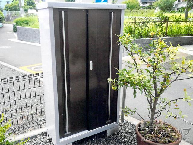 神奈川県中郡大磯町のの物置・屋外倉庫 シンプリー 一般型 900×415×1603 MJX-094D-P-TB 施工例