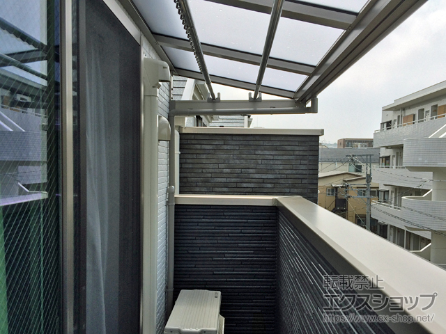 神奈川県横浜市のLIXIL リクシル（トステム）のバルコニー・ベランダ屋根 パワーアルファ F型 ルーフタイプ 単体 積雪〜30cm対応 施工例