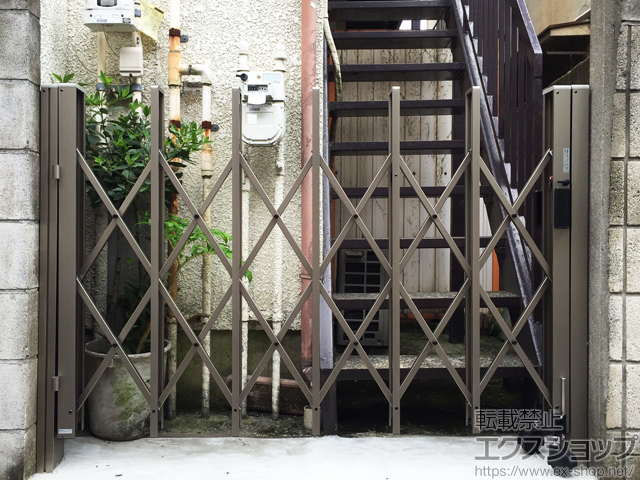 東京都板橋区ののカーゲート トリップゲート RA型 ノンレール 片開き 18S 施工例