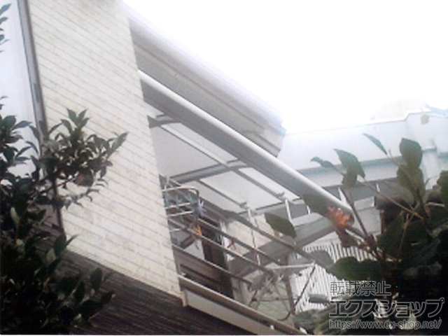 栃木県宇都宮市ののバルコニー・ベランダ屋根 スピーネ R型 ルーフタイプ 単体 積雪〜20cm対応※片袖納まり 施工例