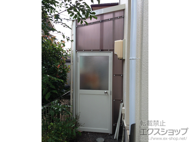 岐阜県多治見市のLIXIL リクシル（トステム）のストックヤード フリーヤード 両側ドアタイプ 積雪〜20cm対応 施工例