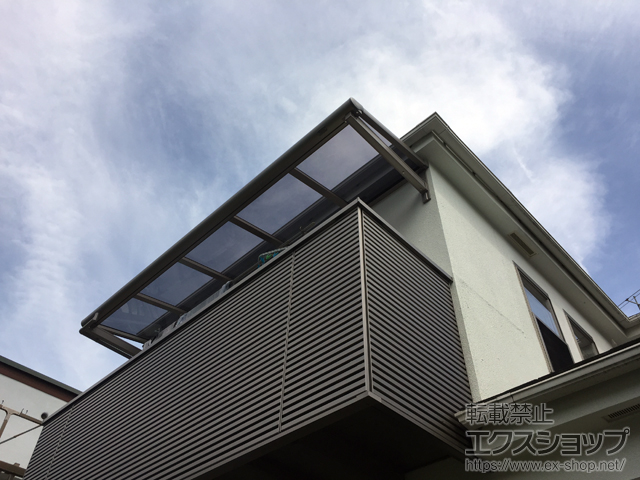 神奈川県横浜市のLIXIL リクシル（トステム）のバルコニー・ベランダ屋根 パワーアルファ F型 ルーフタイプ 単体 積雪〜30cm対応 施工例
