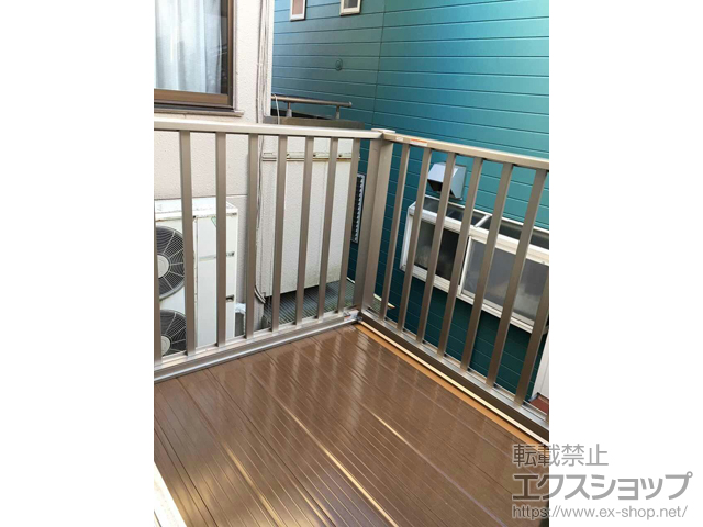 千葉県柏市のLIXIL リクシル（トステム）のバルコニー ビューステージHスタイル 縦太格子 単体 柱建て式+屋根置き式 施工例