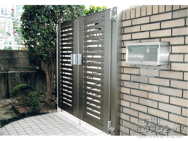 大阪府枚方市のの門扉 ライシス門扉 10型 太横桟 両開き 柱使用 施工例
