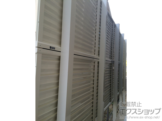 兵庫県神戸市ののフェンス・柵 レスティナフェンス5型 目隠しルーバー 3段支柱＜自立建て用＞ 施工例