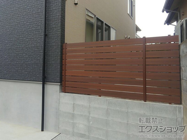 福岡県福岡市ののフェンス・柵 マイティウッドフェンスデコ 固定柱 9段 隙間10mm H1200 施工例