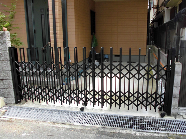 兵庫県尼崎市ののカーゲート トリップゲート ペットガード型 ノンレール 33S 施工例