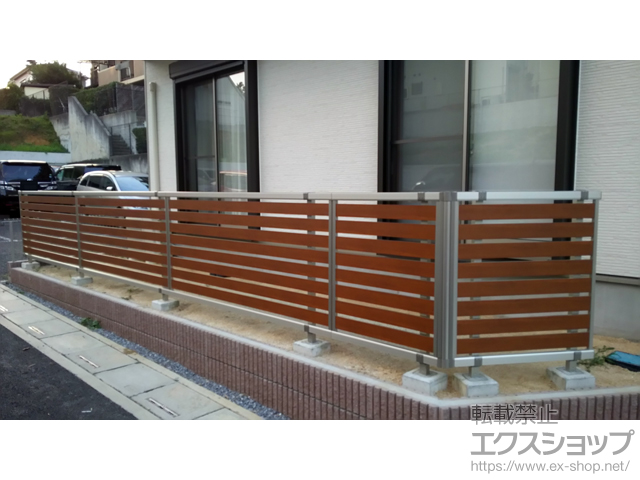 埼玉県さいたま市ののフェンス・柵 ルシアスフェンスF04型 横板 木目カラー 自由柱施工 施工例
