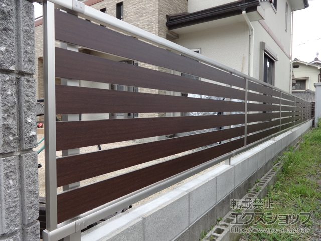 広島県福山市ののフェンス・柵 ルシアスフェンスF04型 横半目隠し 自由柱 施工例