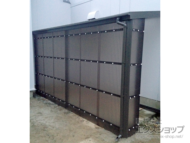 三重県桑名市のLIXIL リクシル（トステム）のストックヤード フリーヤード ［片側］袖付タイプ 積雪〜20cm対応 施工例