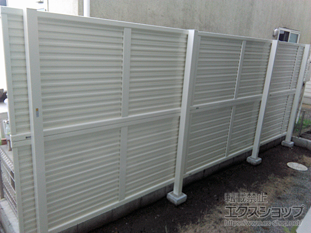 神奈川県茅ヶ崎市ののフェンス・柵 レスティナフェンス7型 横目隠し 2段支柱＜自立建て用＞ 施工例