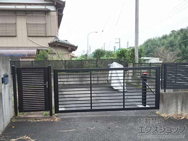千葉県長生郡長柄町ののカーゲート スウィングアップゲート1型 横格子 手動式 施工例