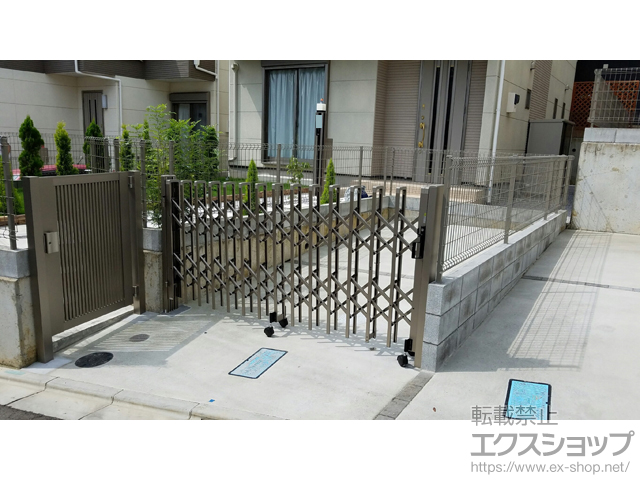 東京都町田市ののカーゲート トリップゲート 傾斜地専用型 ノンレール 片開き 26S 施工例