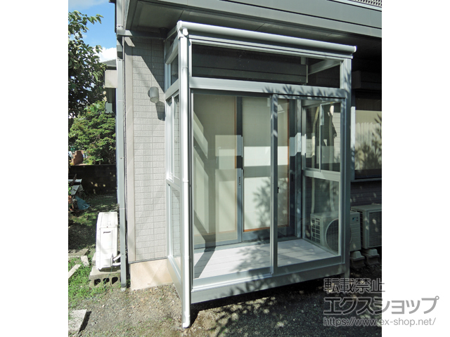 東京都調布市のLIXIL リクシル（トステム）のテラス囲い・サンルーム サニージュ F型 床納まり ランマ付 積雪〜20cm対応 施工例