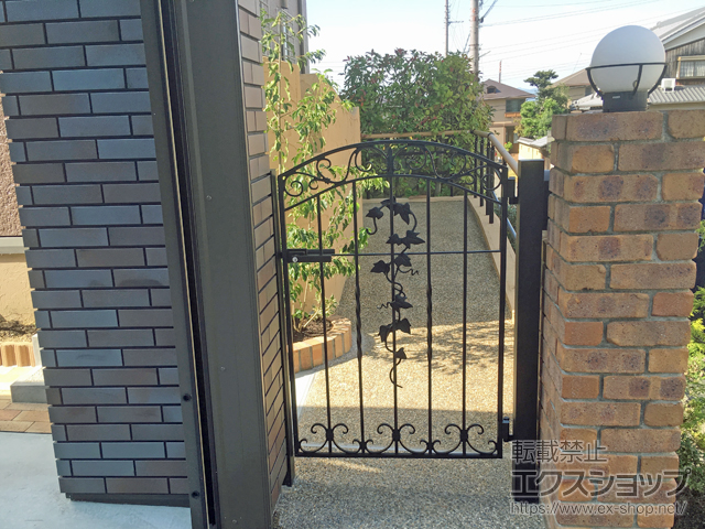 大阪府枚方市のの門扉 【特注】ラフィーネ門扉4型 片開き 柱使用 施工例