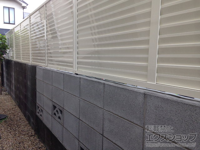 東京都練馬区ののフェンス・柵 プレスタフェンス 8型 横ルーバー 間仕切りタイプ 施工例