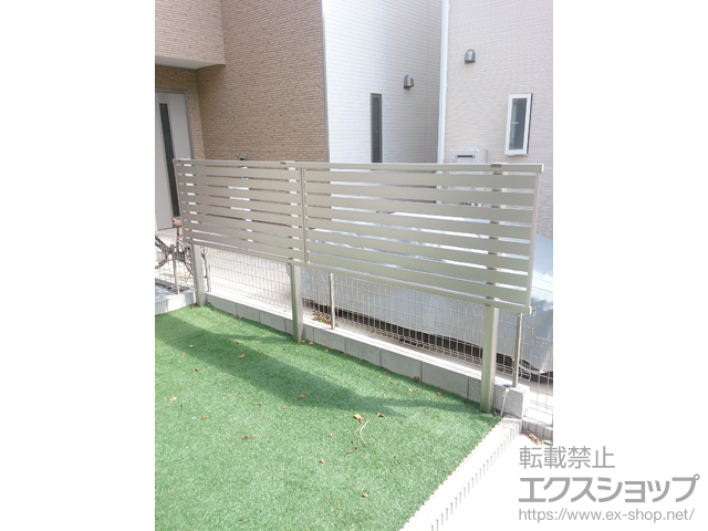 千葉県松戸市ののフェンス・柵 エクスラインフェンス23型 横半目隠し 2段支柱<自立建て用> 施工例